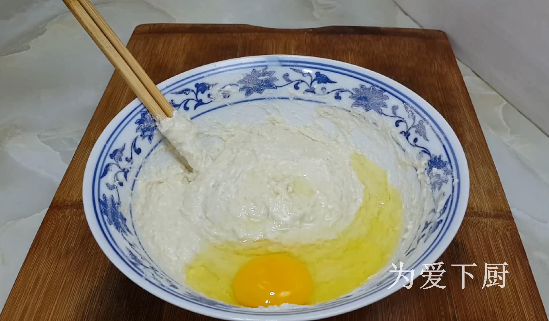 It’s easy to do this for fritters. Put it in the refrigerator. It’s simple and delicious.
