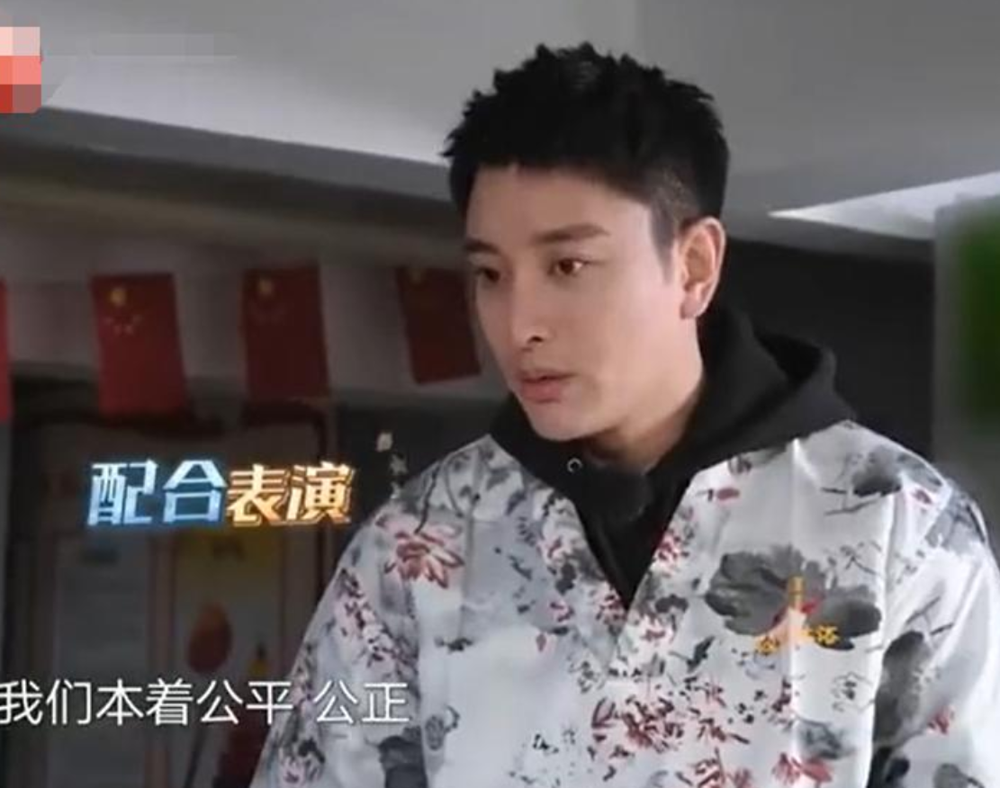 李小璐晒古风汉服照，未回应与贾乃亮复合传闻，网友：默认了？