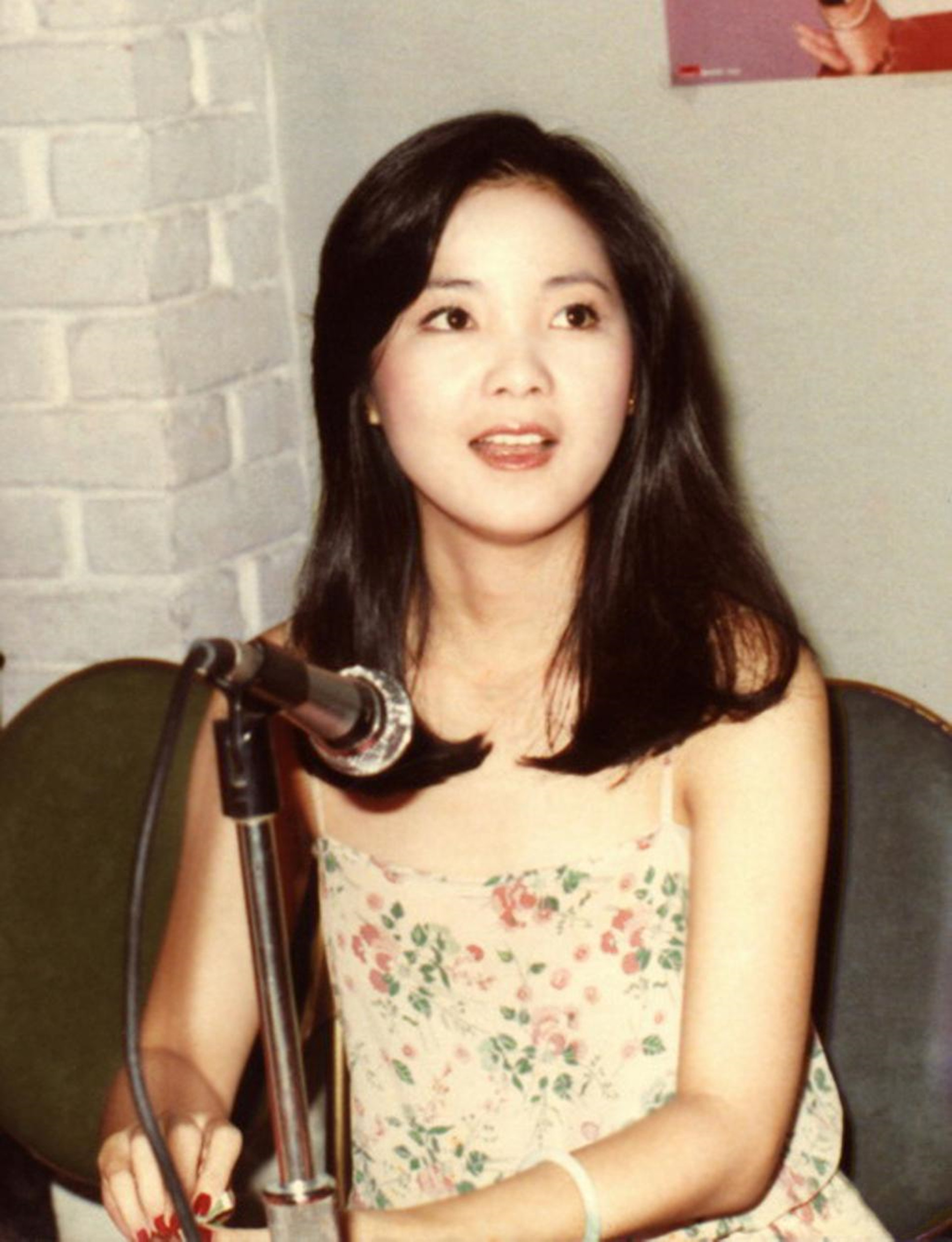 “歌坛天后”邓丽君刚去世一个月，国军少将爆