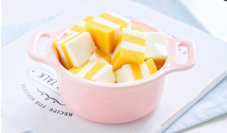 1个芒果，1袋酸奶，教你在家做芒果千层糕，入口香甜真好吃