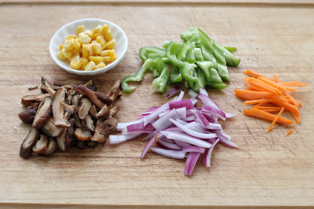 自制美味诱人的大披萨，瀑布拉丝老过瘾了，比必胜客里的还好吃