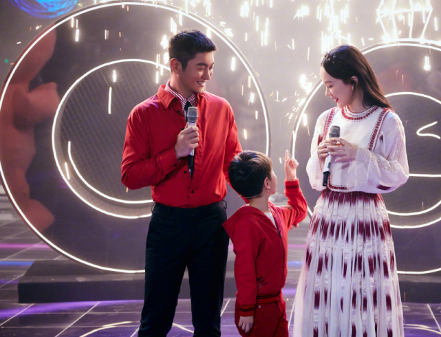 霍思燕曬老公輔導兒子功課，杜江變嚴父，嗯哼YY丫丫分不清超逗