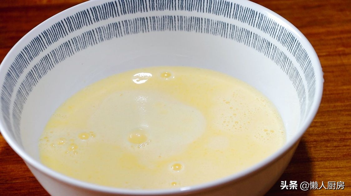 雞蛋和澱粉一起炒，不粘勺子，不粘盤子，吃起來軟糯香甜