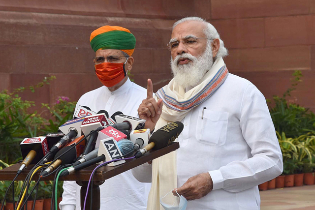 印度缺水危害超新冠，莫迪想了個妙招：雨下到哪就接到哪