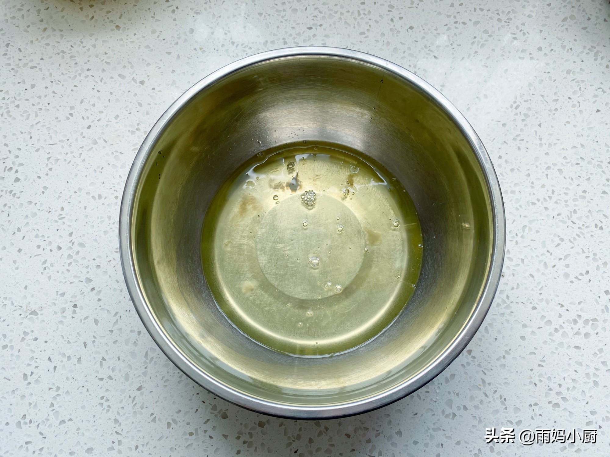 夏天必備的小甜品，咖啡戚風蛋糕，香味濃郁又美味，提神又醒腦
