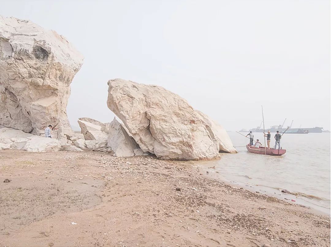 他拍下像蝼蚁一样生活的2000个中国人，没人能平静看完