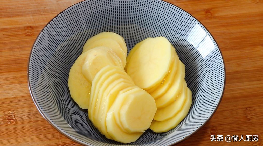 土豆不切条，捣成土豆泥，教你薯条的新做法，香酥可口更好吃