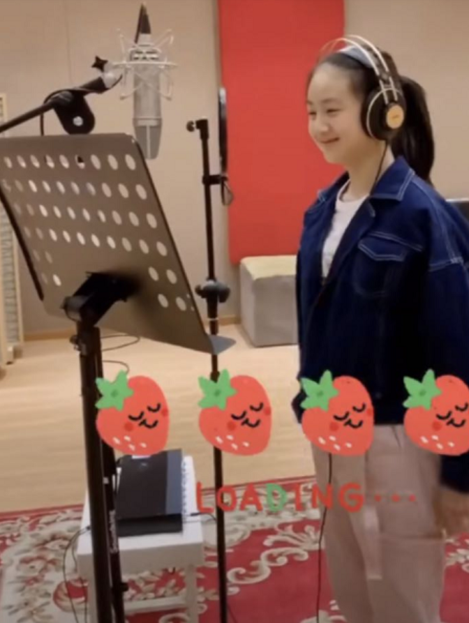 田亮指导女儿跳高，12岁森碟身高赶超爸爸，腿部肌肉线条抢眼