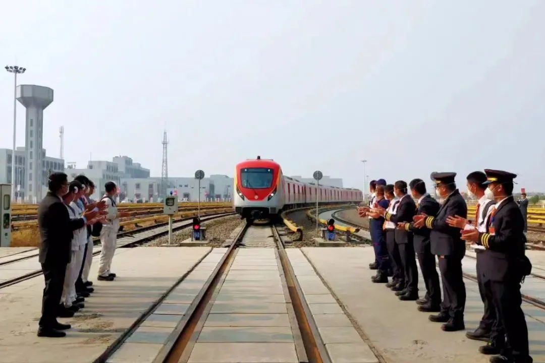 老铁！恭喜你也进入地铁时代了