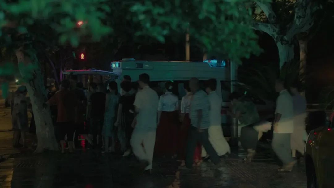 片中演员90%是导演亲戚，一波“虎”操作后，竟