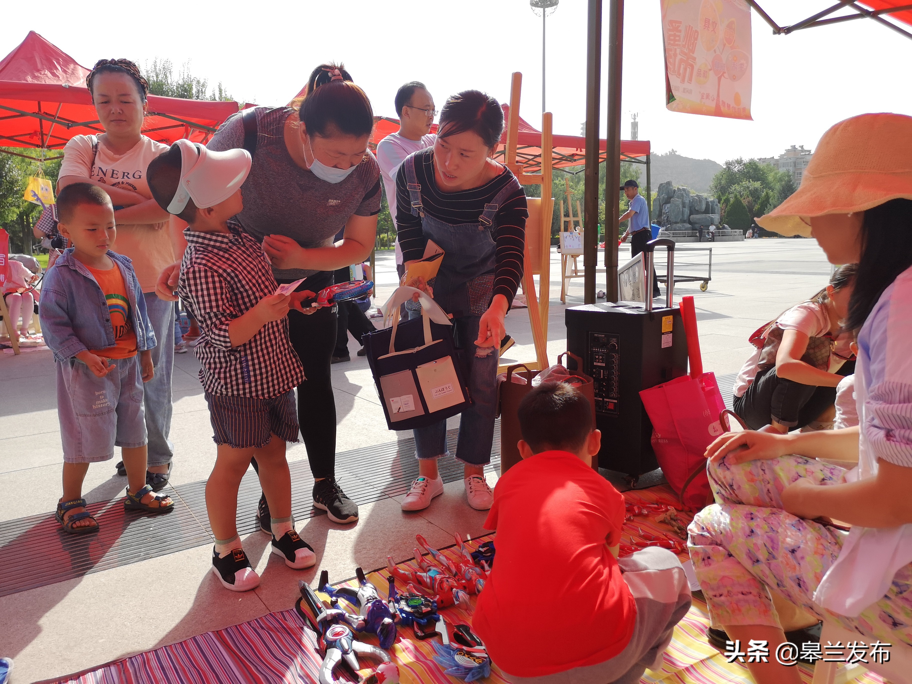 ��С���г������� �����Լ���С���������ʯ�������������չ��С���г�������������������������