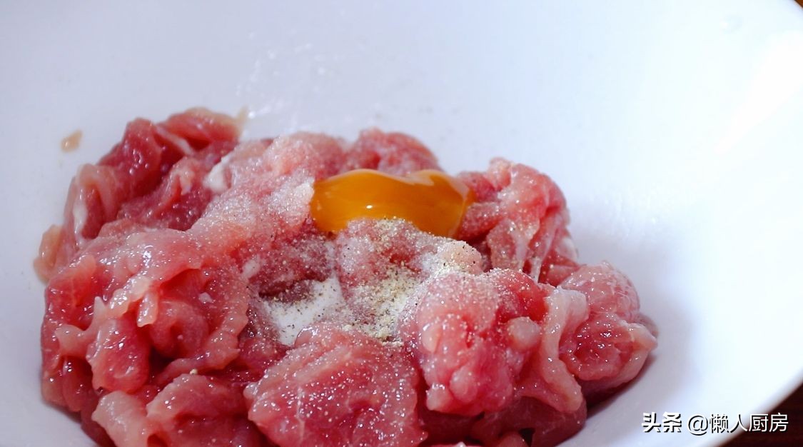 這是快手家常菜絲瓜炒肉片，豬肉這樣上漿，吃著嫩滑