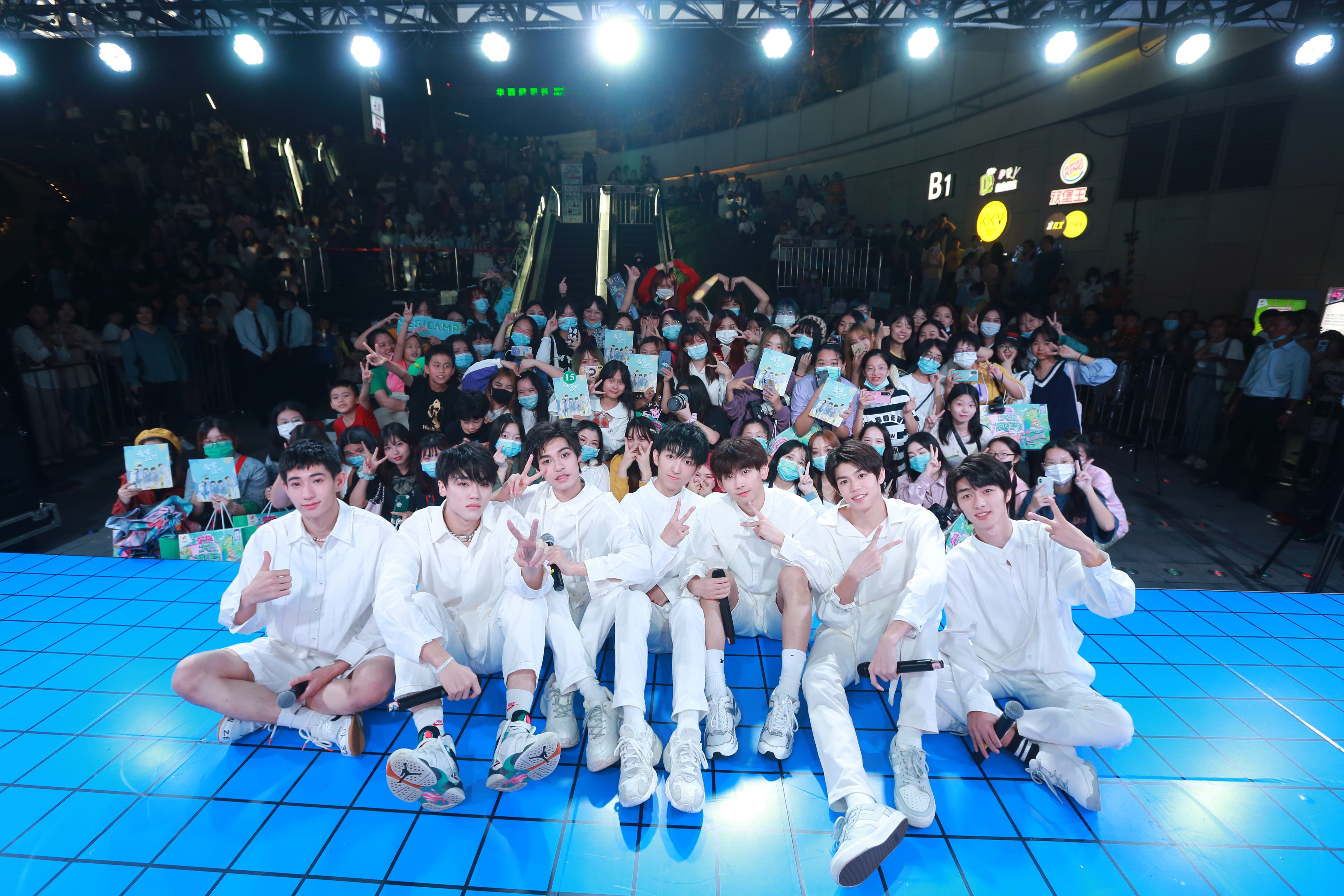 偶像男团YES!CAMP首次粉丝见面会成都举行