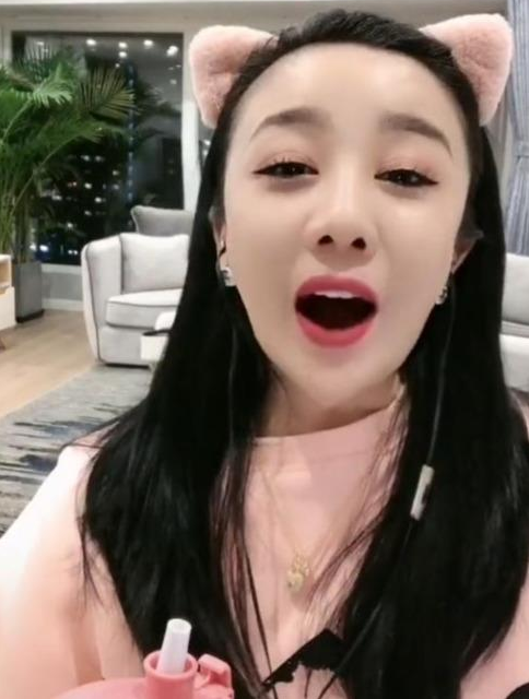 阿宝：从身价上亿到\"软饭男\"，神隐5年