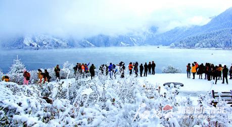 The beautiful scenery of the north and south of Tianshan Mountains is the most beautiful Xinjiang