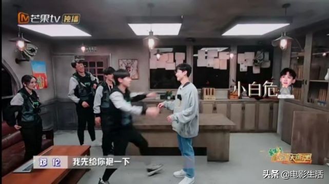 《密逃》大张伟接梗无敌，邓伦吓得魂不附体，白敬亭无存在感？