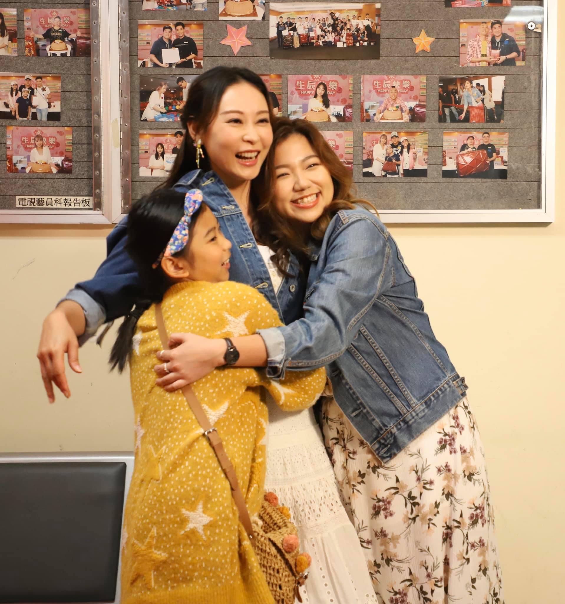恭喜！ 楊怡姐姐楊卓娜今年結婚，生女11年未註冊，對繼女像親生