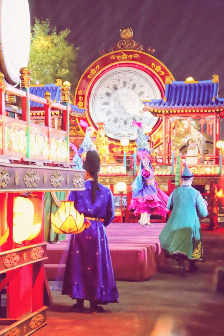 What camera lens falls is big the Tang Dynasty not nocturnal city, xi'an is the most beautiful night scene, come here if suddenly passes through days