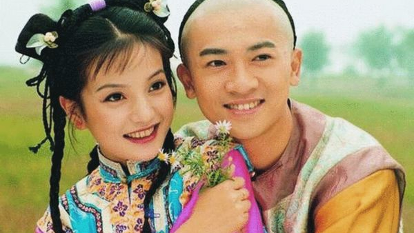 《还珠格格》又被翻拍，杨紫演小燕子忍了，可