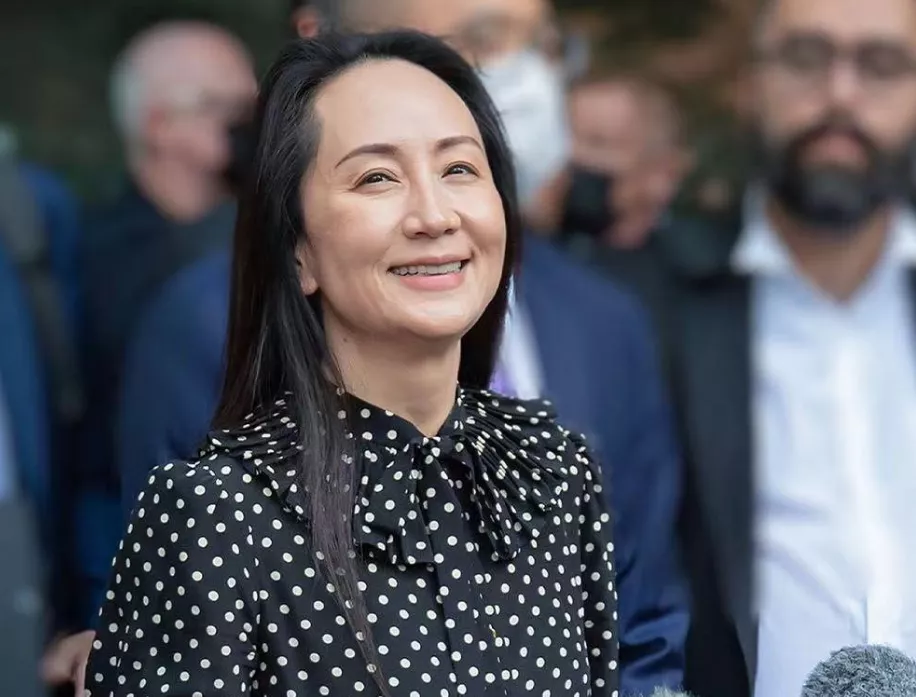 孟晚舟终于回家！接机十个细节令人热泪：手写感言，大合唱太动人