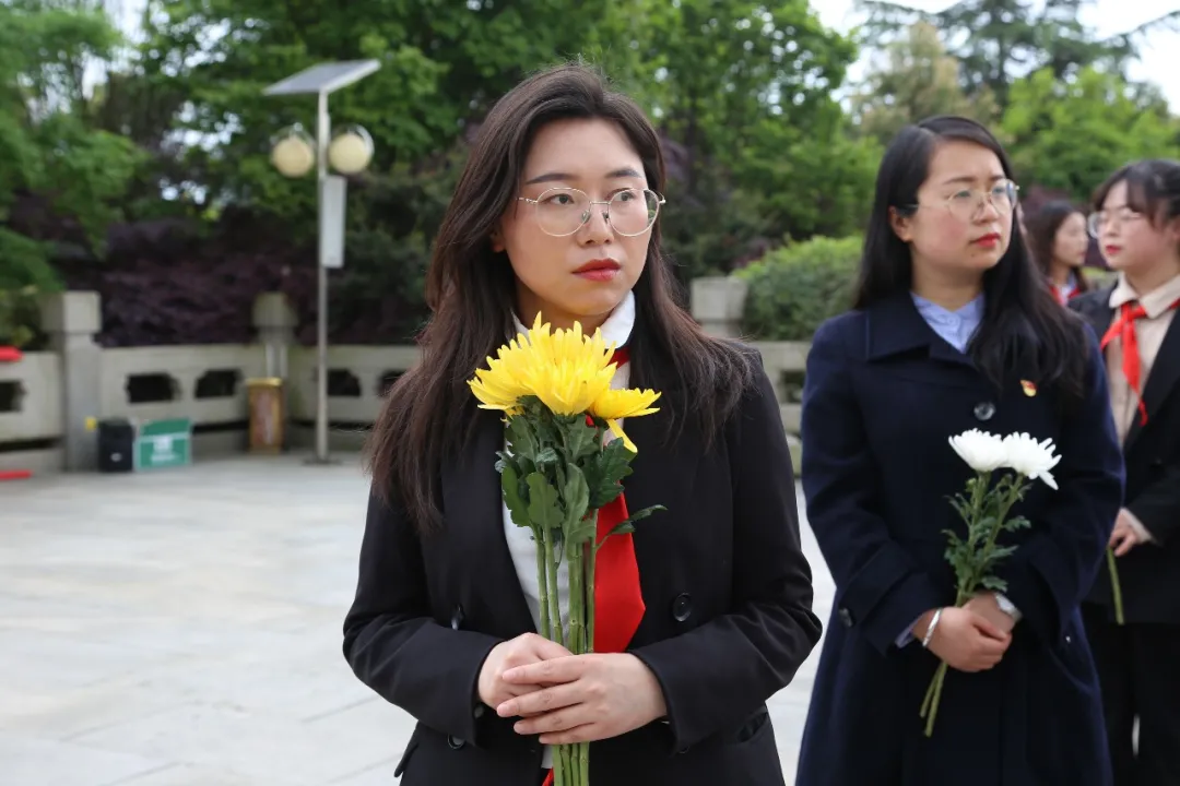 缅怀革命先烈传承红色基因丨天府新区华阳小学清明节开展祭扫活动