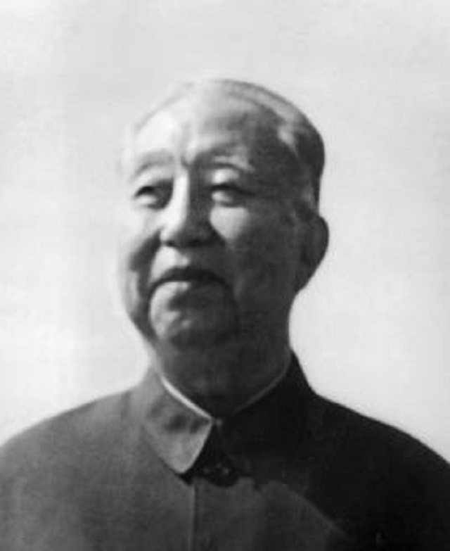 新中国第二代领导人华国锋，为何没能葬在八宝山？原因令人动容
