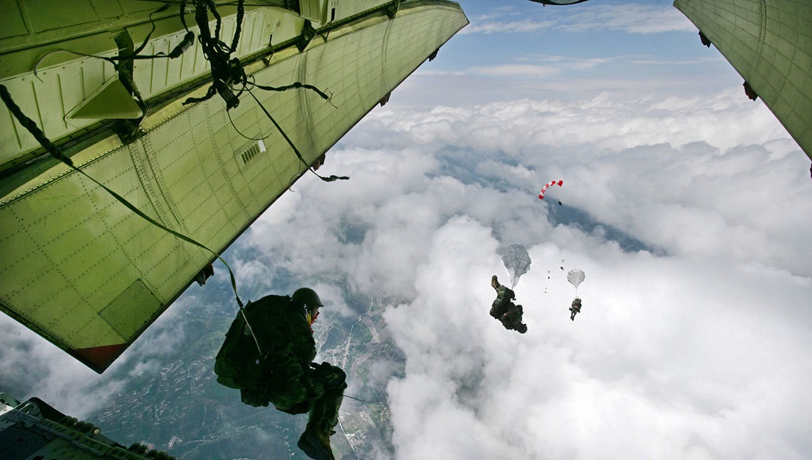 汶川地震时，中国调动十万大军用时多久？答案让人沸腾
