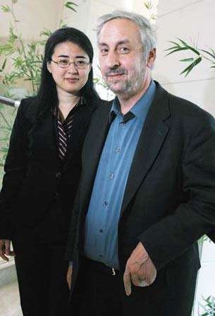 北大才女为爱放弃中国国籍，嫁给比自己大25岁导