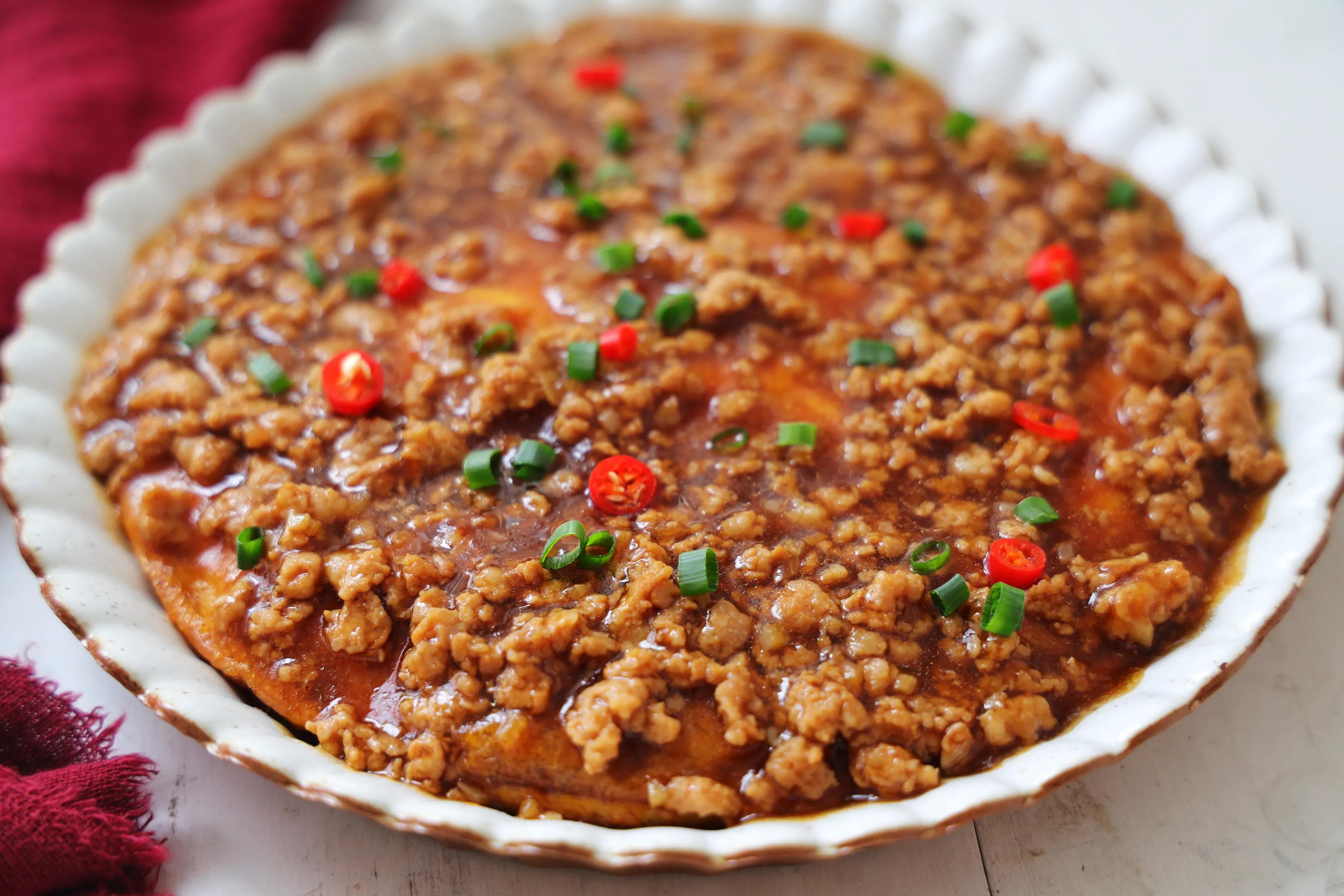 豆腐裡打入3個雞蛋，學會新吃法，鮮香味美特下飯，做一次饞一次