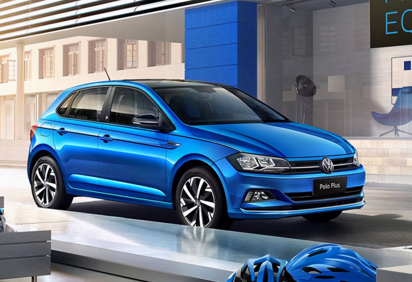 With letters under the car logo and 6 airbags, the new Volkswagen POLO ...