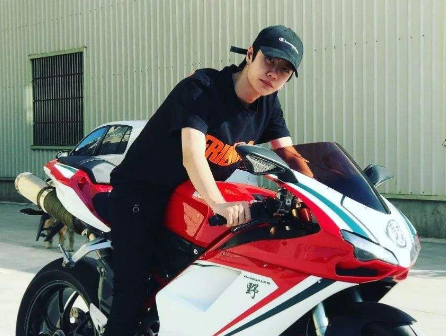 庆生|王一博为罗西庆生 论追星王一博也是认真的