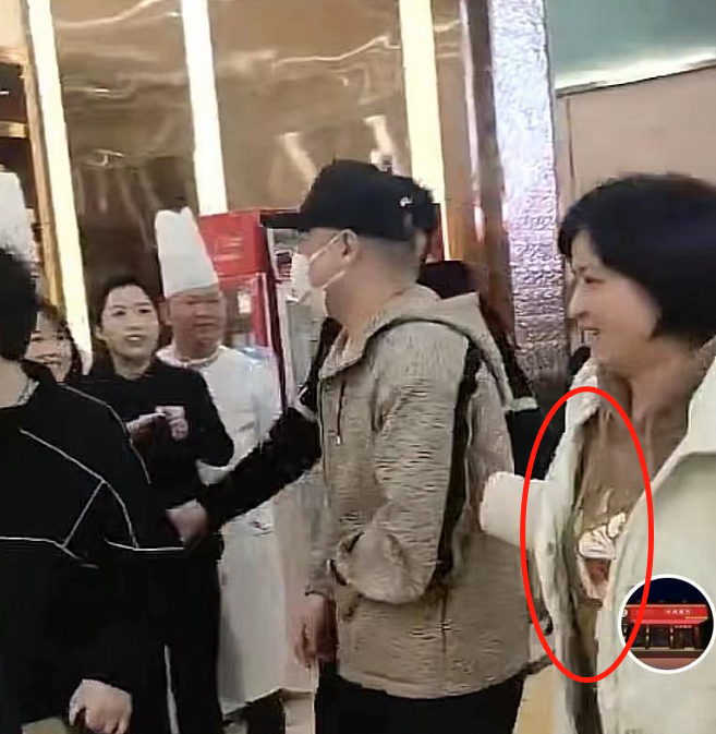 岳云鹏老婆大胆“炫富”！一件上衣价格过万，