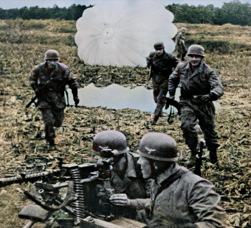 A rare but well-known classic automatic rifle-the FG42 paratrooper ...