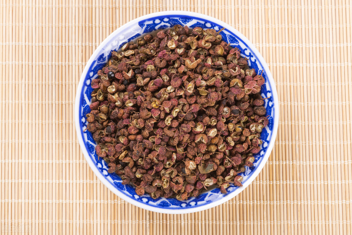 Note Can pepper and ginger boiled in water really cure urticaria?Don't