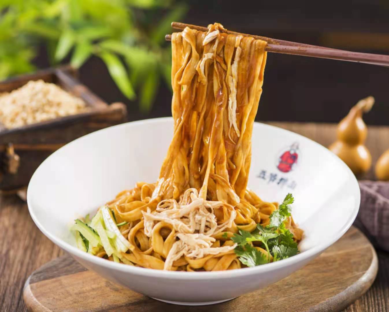 首发 | 高瓴创投首次出手餐饮，五爷拌面再获A+轮