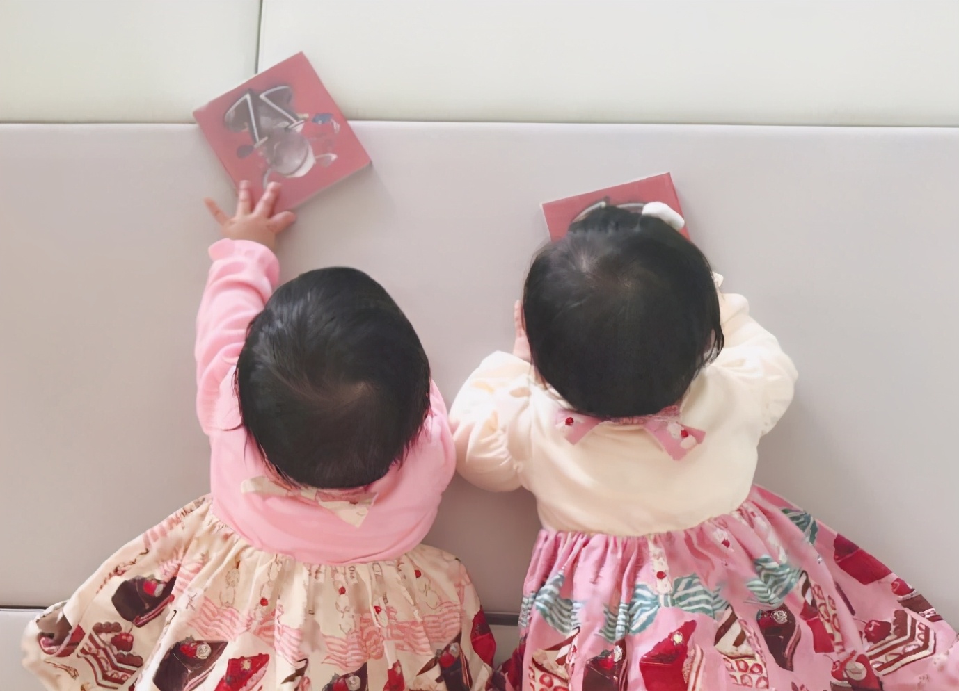 Xie Na celebrates 3 years old of birthday for twin, the abdomen that hold out pregnant is accompanied play small Ga show, by the daughter a word is offended cry