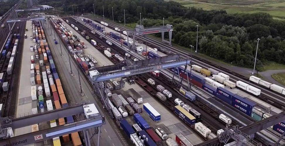 默克尔劝欧盟选边站队？都接受现实吧！我们必须承认中国国际地位