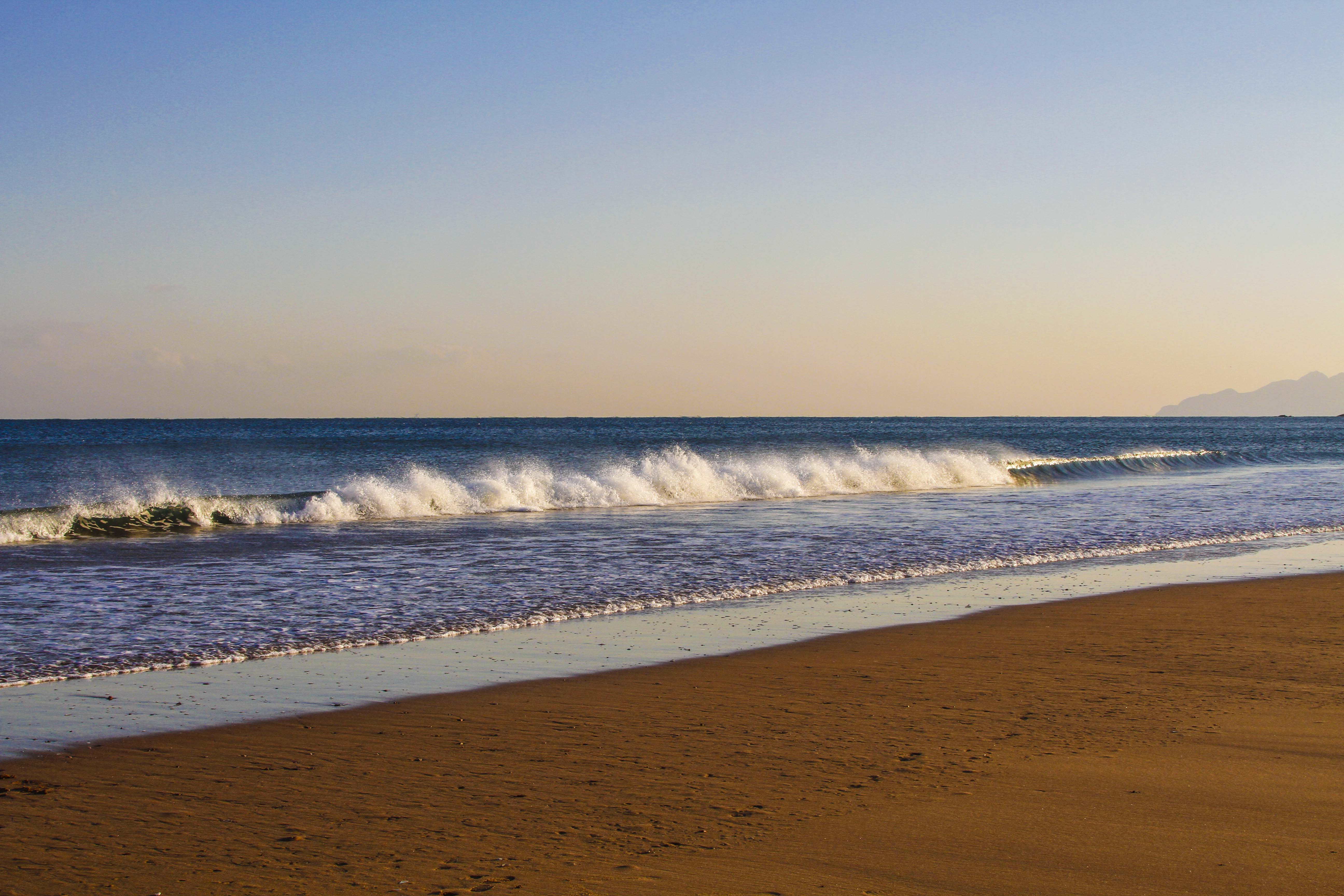 在恍如童话的风景中,欣赏青岛大海的静谧和蔚蓝