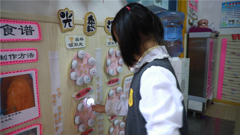 鹤城区幼儿园光盘请亮灯幼儿争当追光者