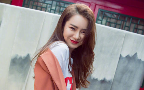 单亲家庭长大，出道14年，爱情事业双丰收｜戚薇