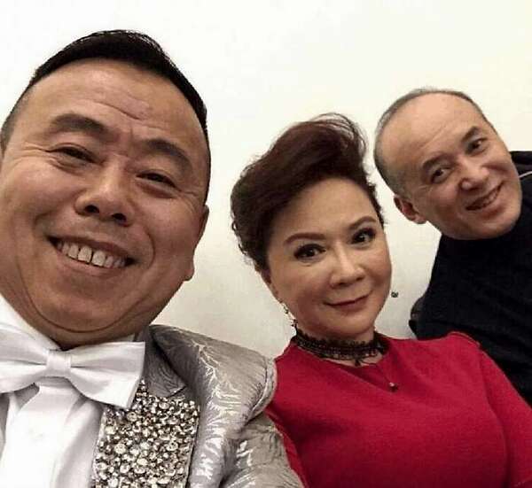 从“小品女王”到被喊“滚出春晚”，蔡明到底