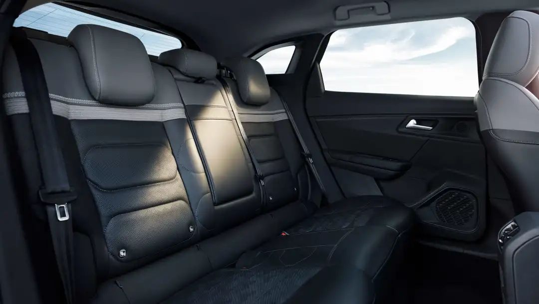 集多种车型优势于一身，雪铁龙凡尔赛C5 X总有你喜欢的点