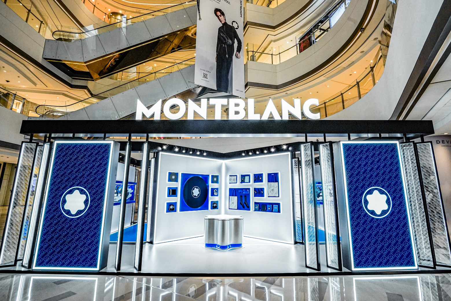 万宝龙M_Gram印花风潮登陆成都 吴谨言演绎潮流