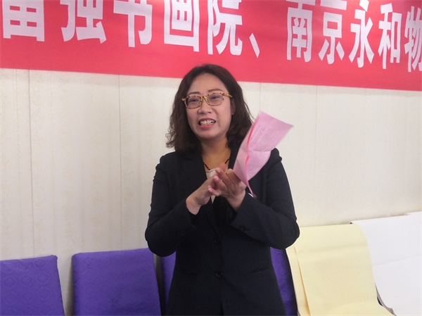 淮安：企业、画院在“志愿者日”携手开展书画赠百姓活动