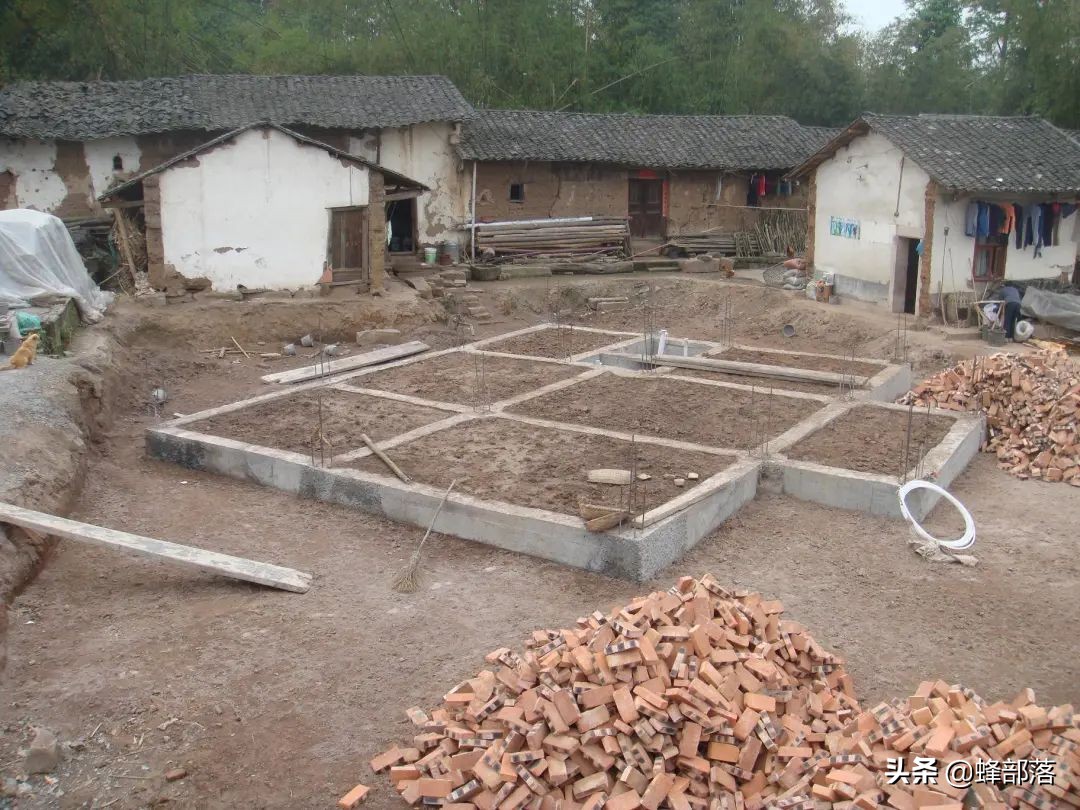 9月土地新规落地，已经占用耕地建房的会被拆吗？分3种情况解决