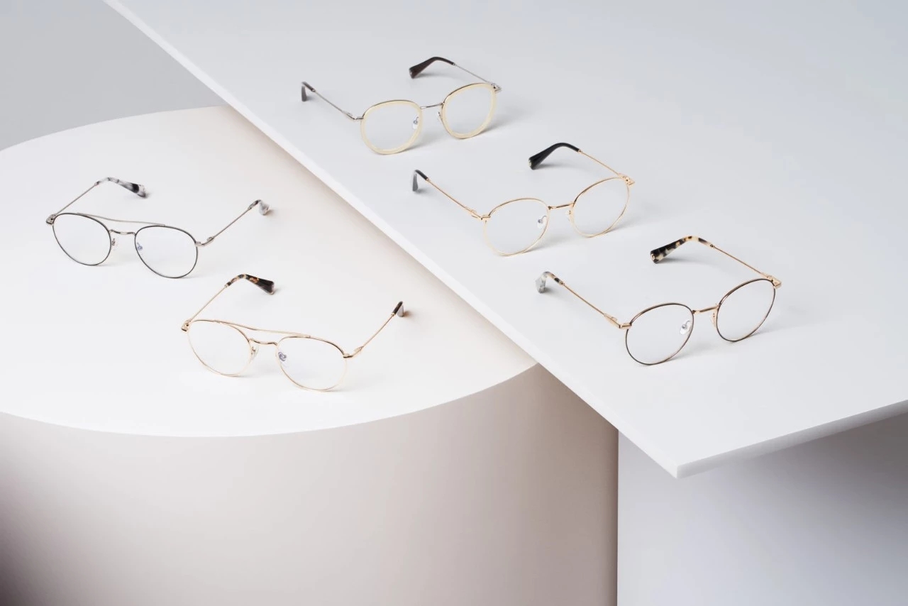 More than 20 years past, we still remember that boy that wearing round glasses breathing out Li Bote