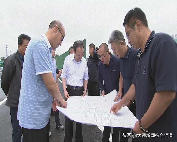 李晓波调研督导我市重点道路工程建设项目：加快工程建设进度创优群众出行环境 让重点工程早日惠及民生