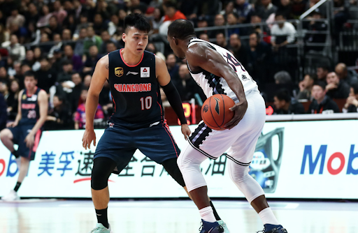 CBA巨星山东队外援哈德森参加示威活动被捕，回