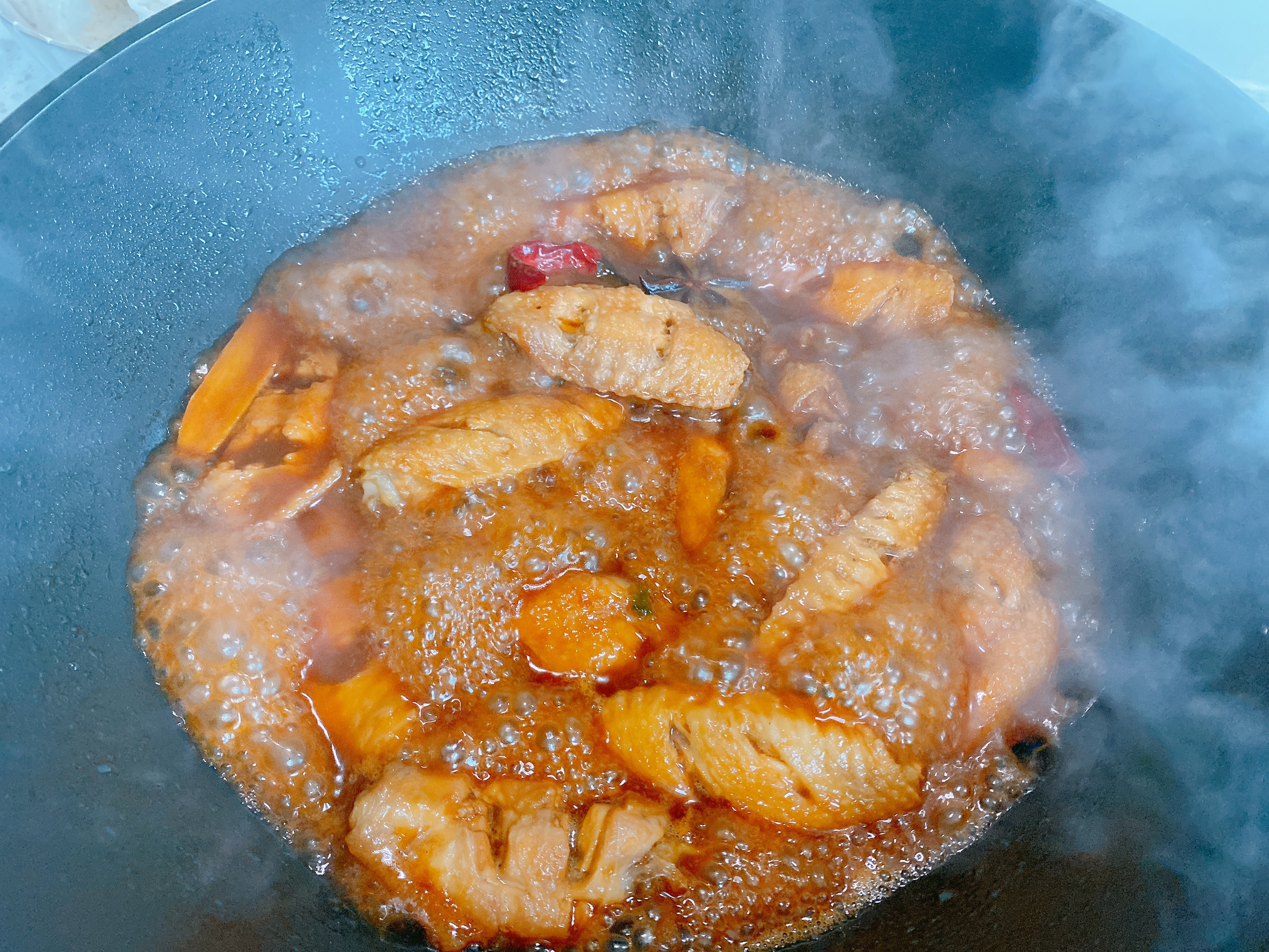 紅燒雞翅軟爛脫骨的秘訣在這裡，掌握關鍵2點，新手也能一次成功