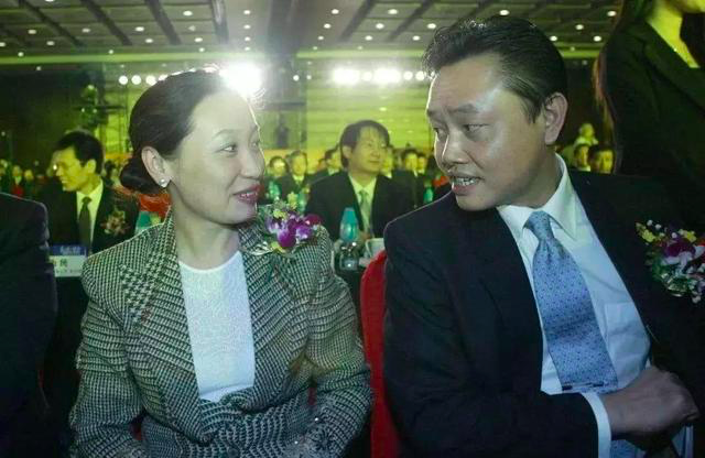 昔日首富黄光裕即将出狱！若不是这个女人，国美早已不复往日